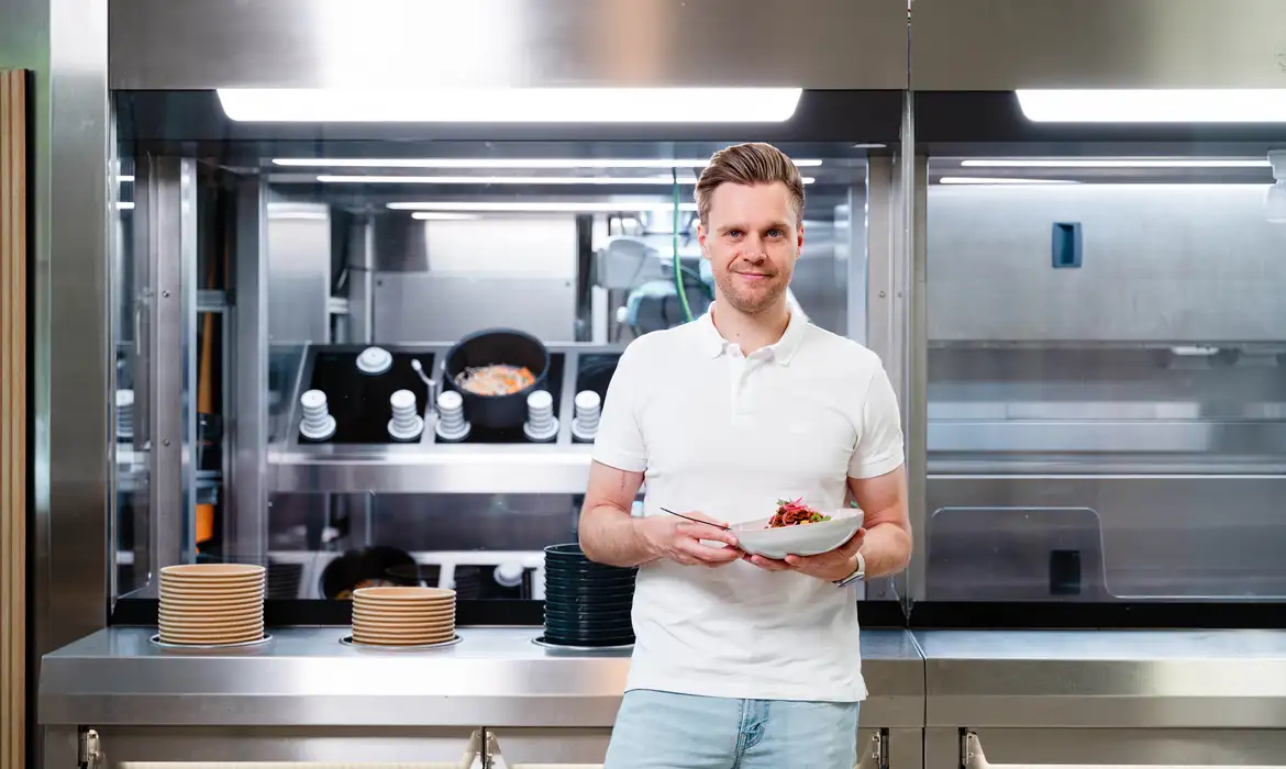 Robô cozinheiro com IA conquista prêmio internacional em Hannover