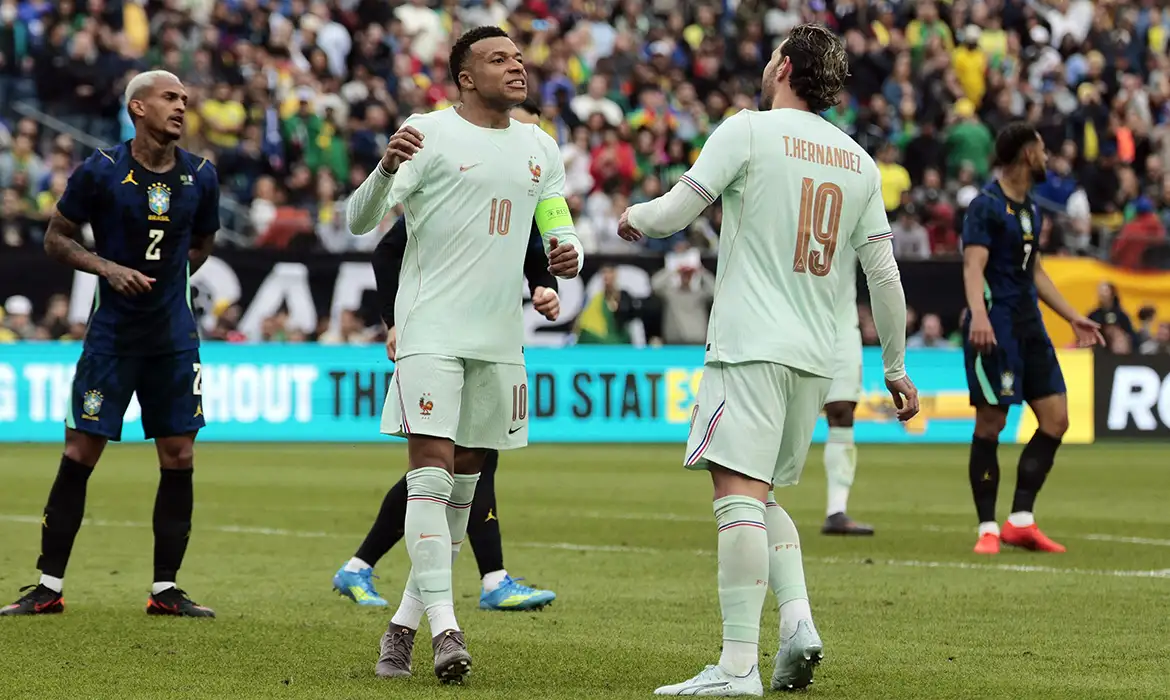 França lidera ranking da Fifa; Brasil cai para 6ª posição antes da Copa