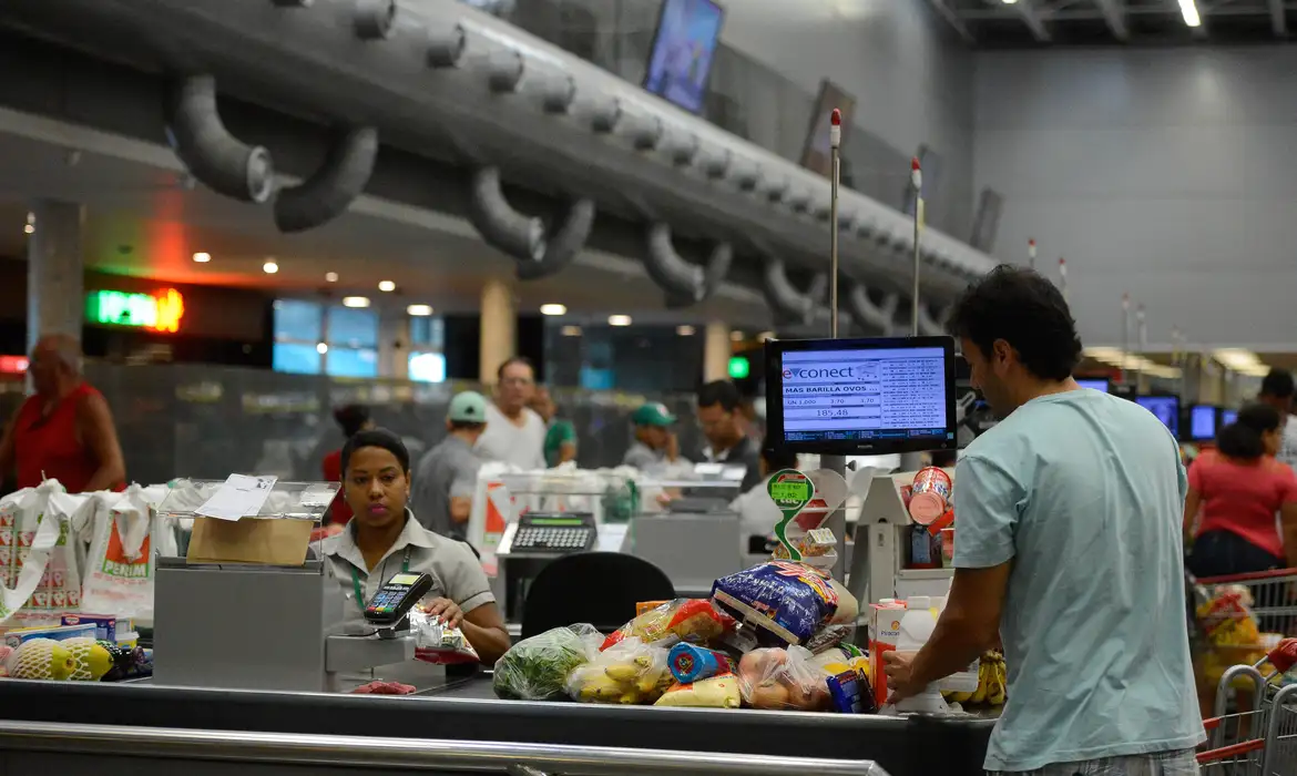 Inflação estrutural eleva preços dos alimentos frescos no Brasil