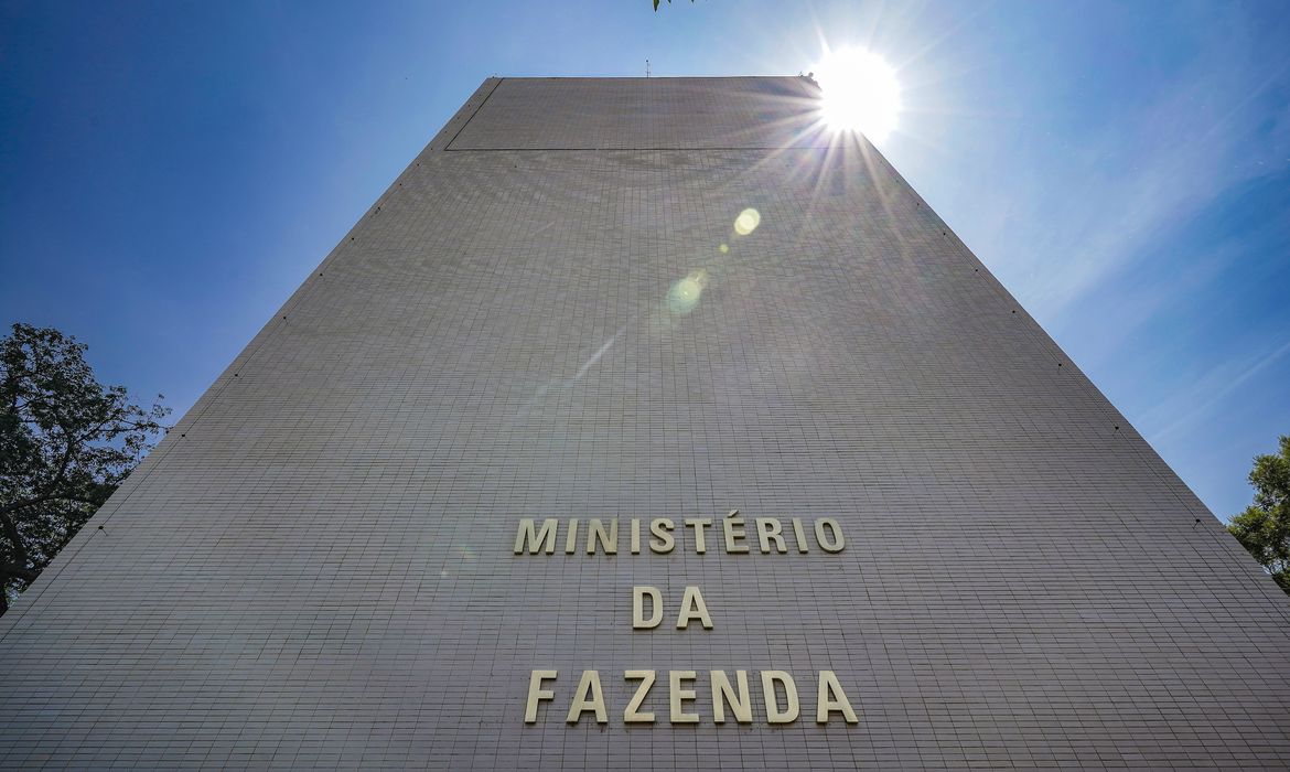 Governo prevê arrecadação extra de R$ 4,4 bi com nova tributação