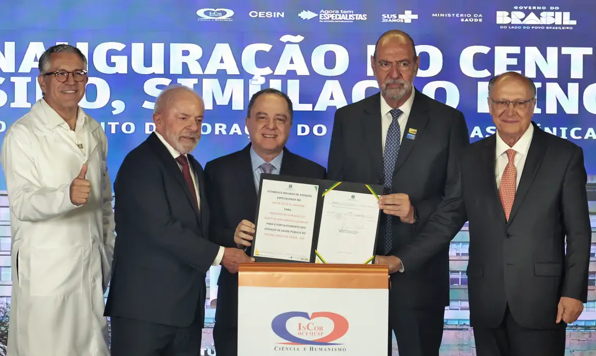 Lula sanciona lei do marco regulatório para vacinas contra o câncer no Brasil