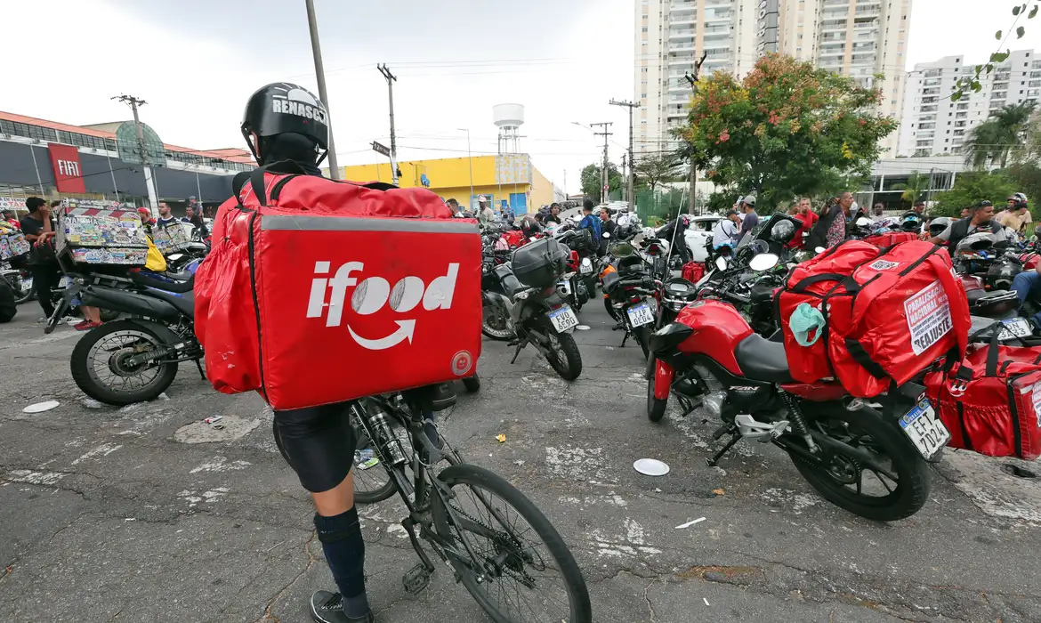 Lula defende previdência social para trabalhadores de aplicativos no Brasil