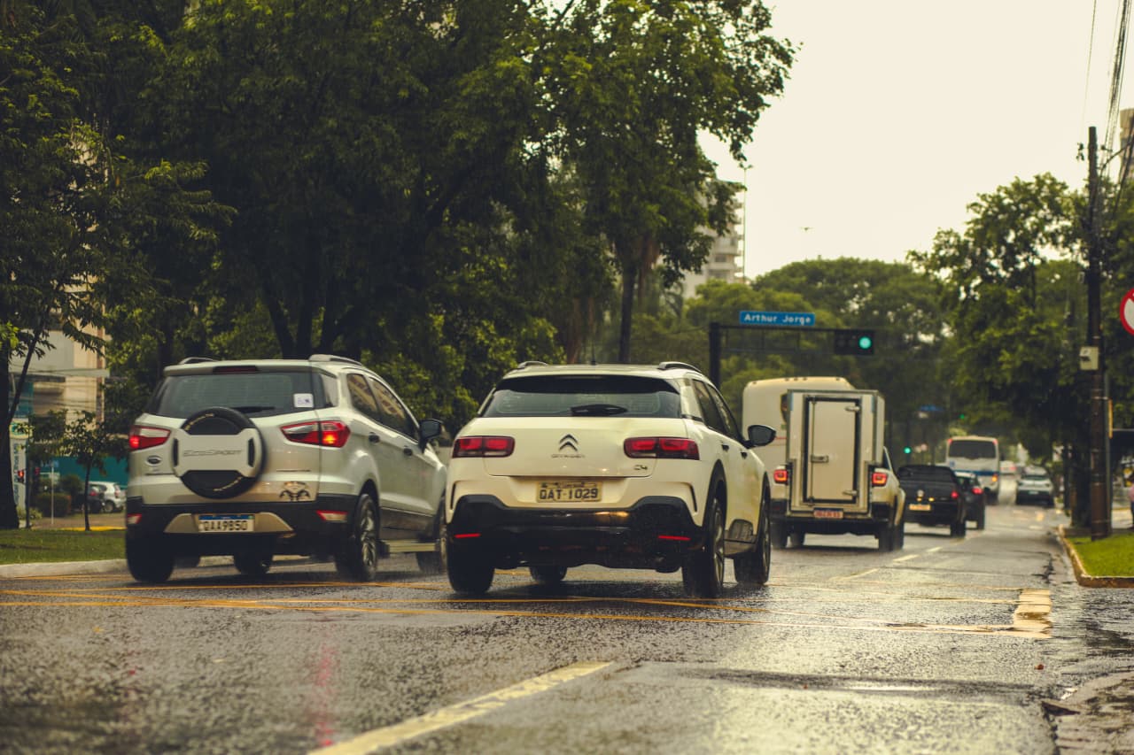Campo Grande emite alerta para tempestades com chuvas e ventos fortes
