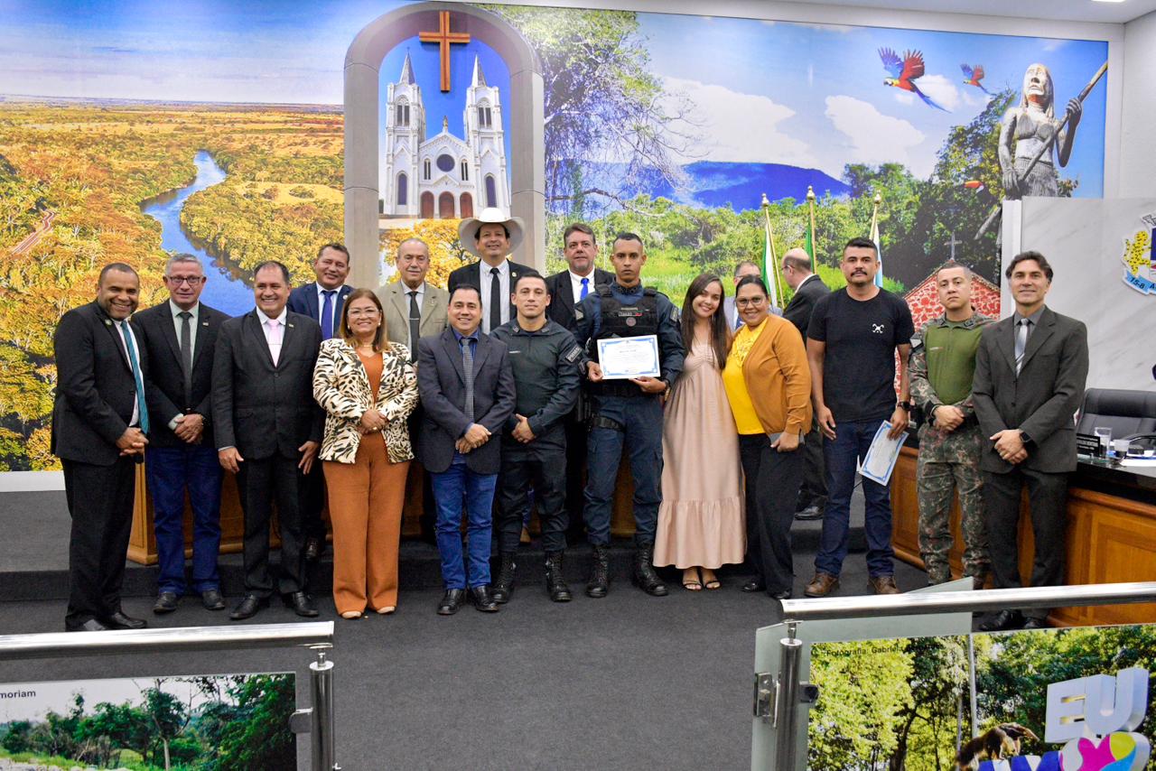 Vereadores de Aquidauana homenageiam policiais por combate à criminalidade