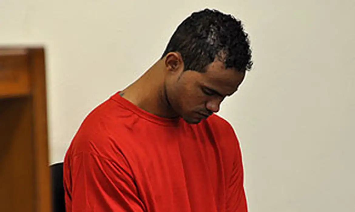 Goleiro Bruno é declarado foragido por descumprir liberdade condicional