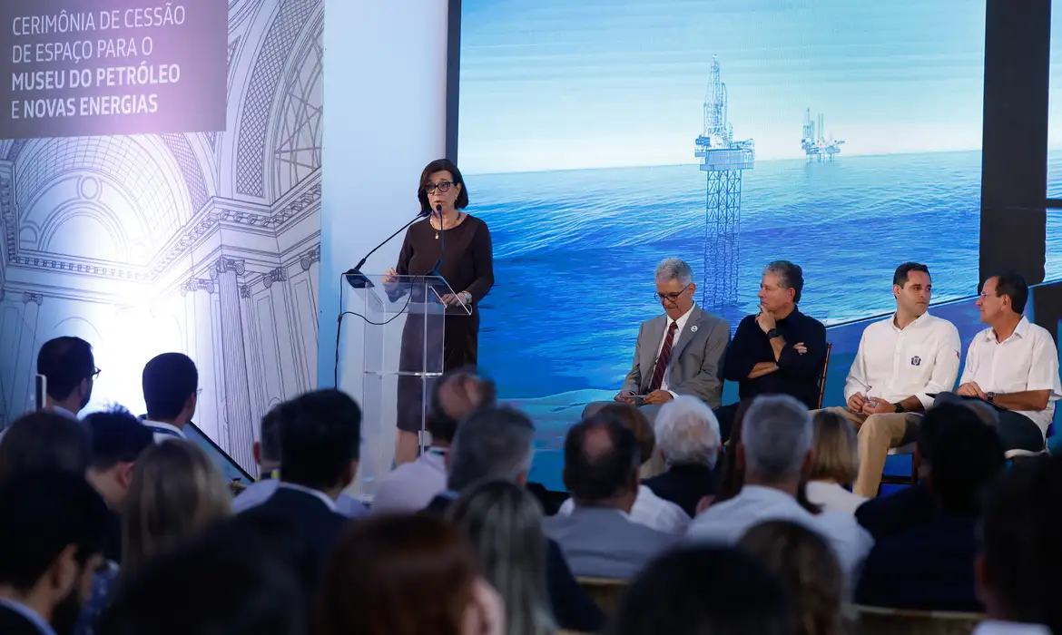 Petrobras suspende leilão de combustíveis para reavaliar estoques