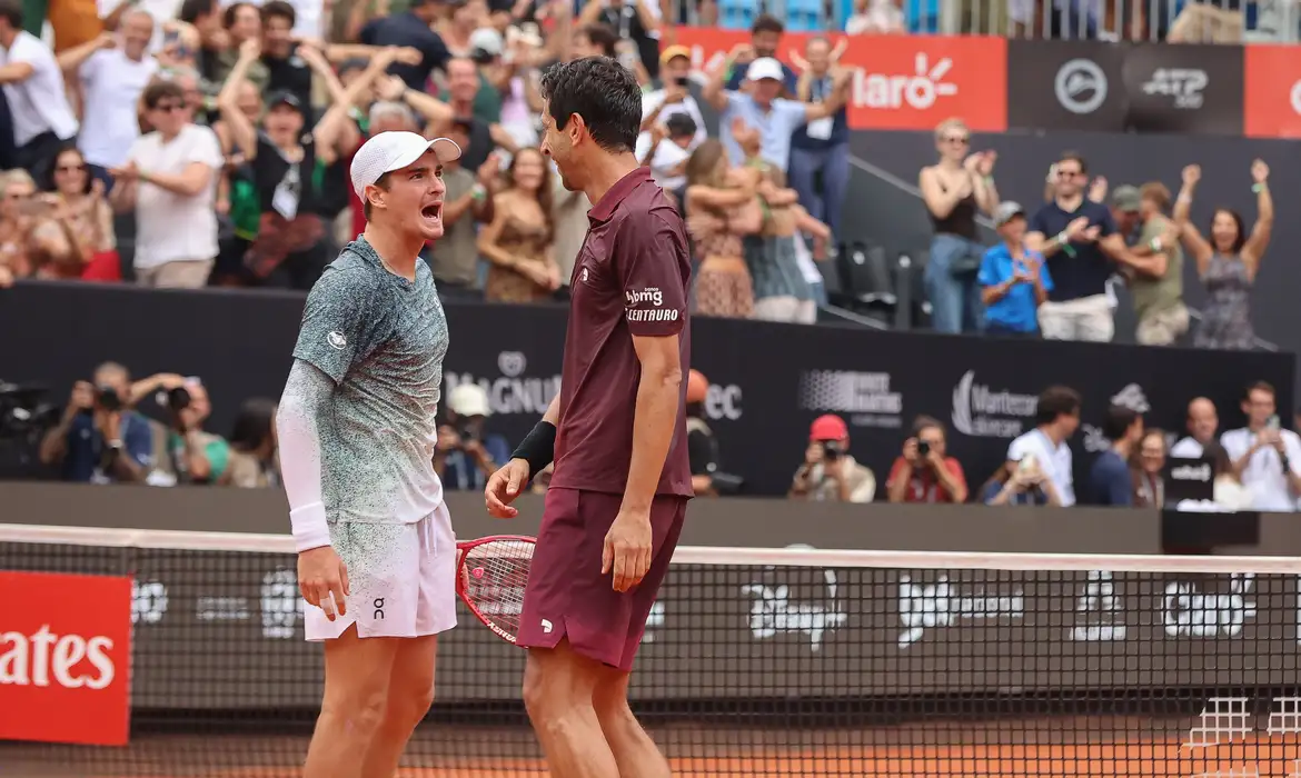 João Fonseca e Marcelo Melo avançam à final do Rio Open 2026