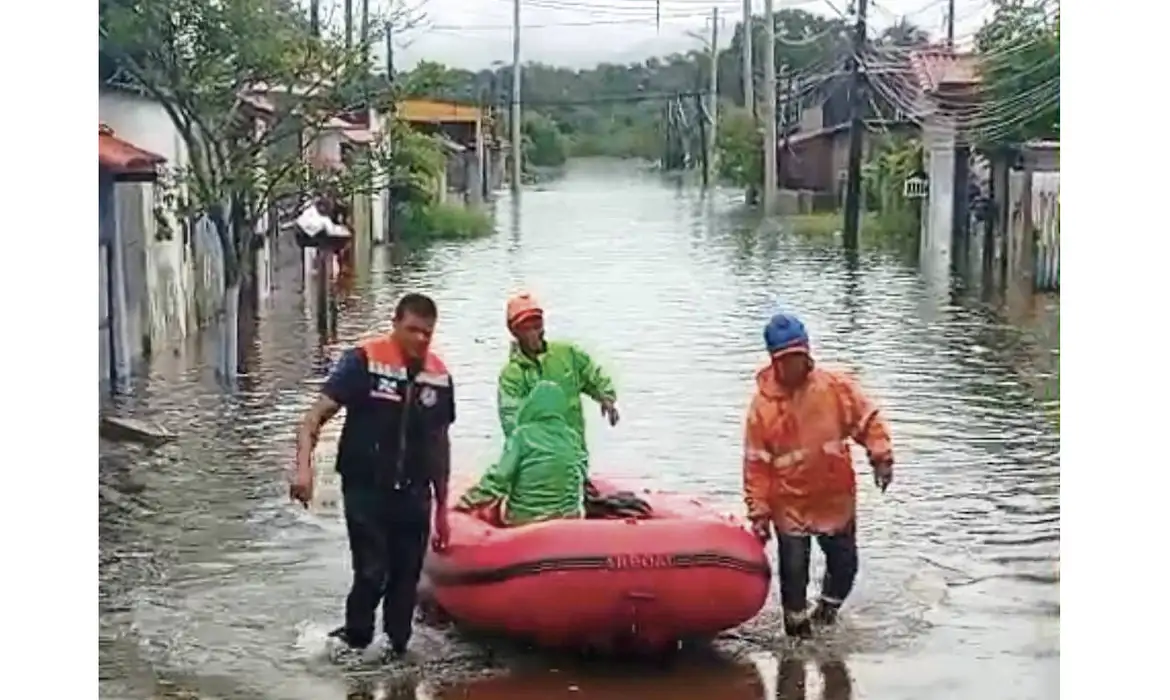 Litoral de São Paulo em alerta máximo por chuvas intensas