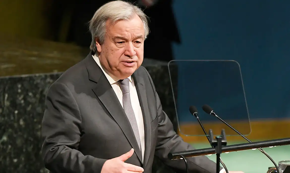 Guterres pede fim da guerra e reabertura do Estreito de Ormuz