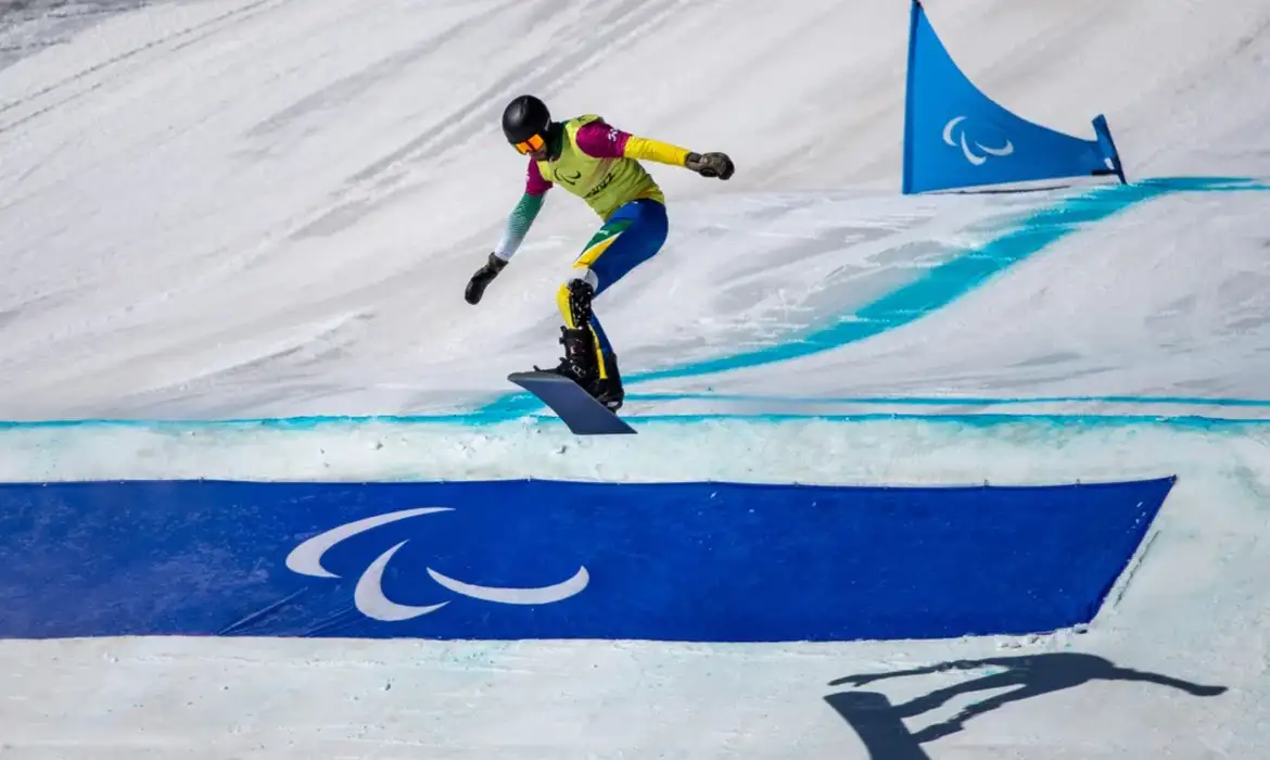 Snowboarder brasileiro Barbieri sofre queda antes da Paralimpíada de Inverno
