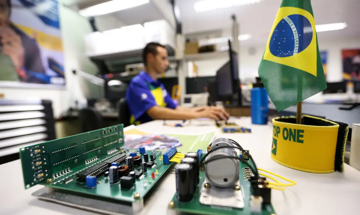Educação profissional cresce 68% e amplia vagas no ensino médio