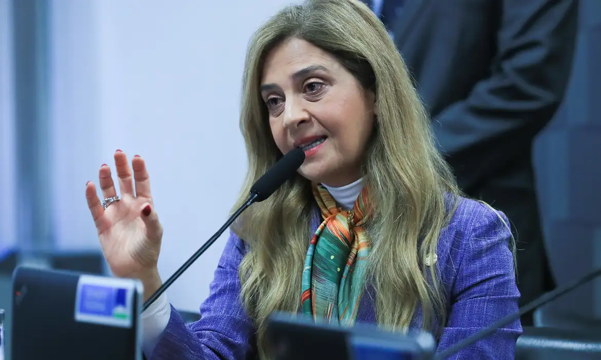 Flávio Dino mantém convocação de Leila Pereira para depor na CPMI do INSS