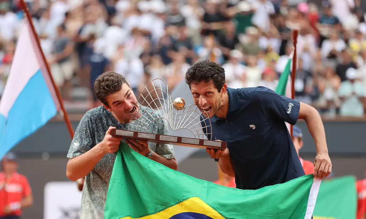 João Fonseca e Marcelo Melo vencem duplas no Rio Open 2026