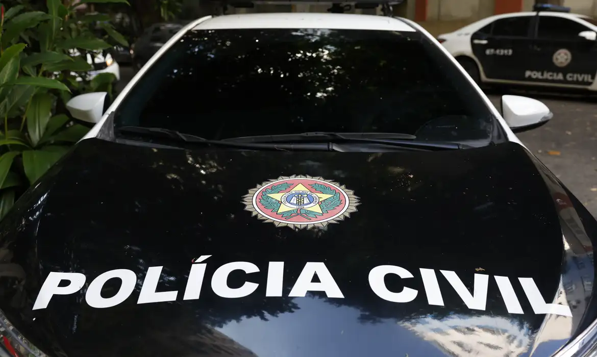 Professor universitário é preso no Rio por abuso de menores