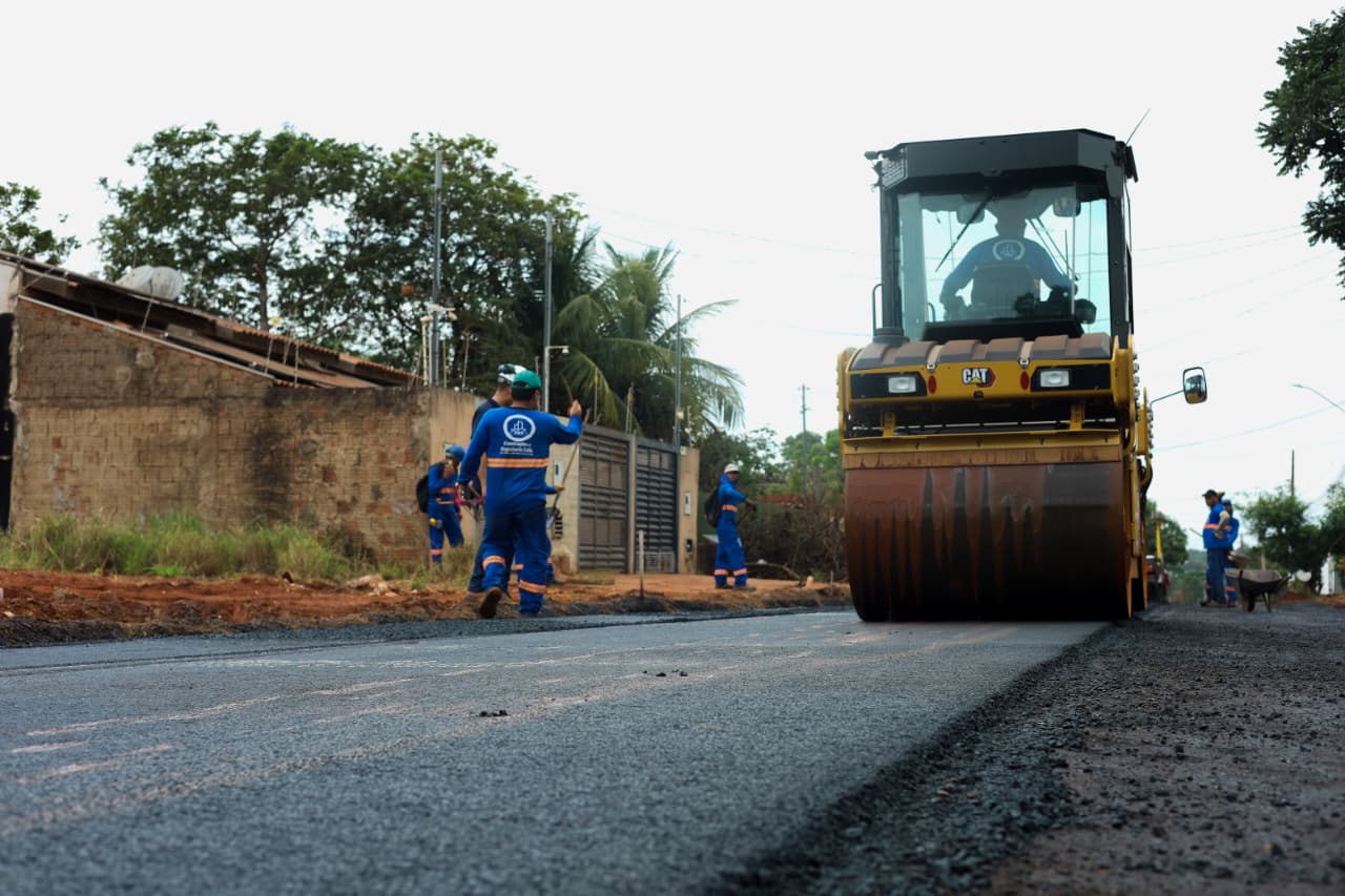 Investimento de R$ 4,9 milhões impulsiona nova etapa de asfalto e drenagem no Jd. Itatiaia