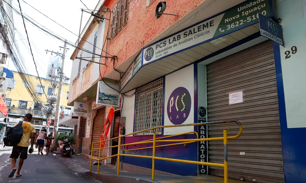 Paciente com transplante de órgão infectado por HIV morre no RJ