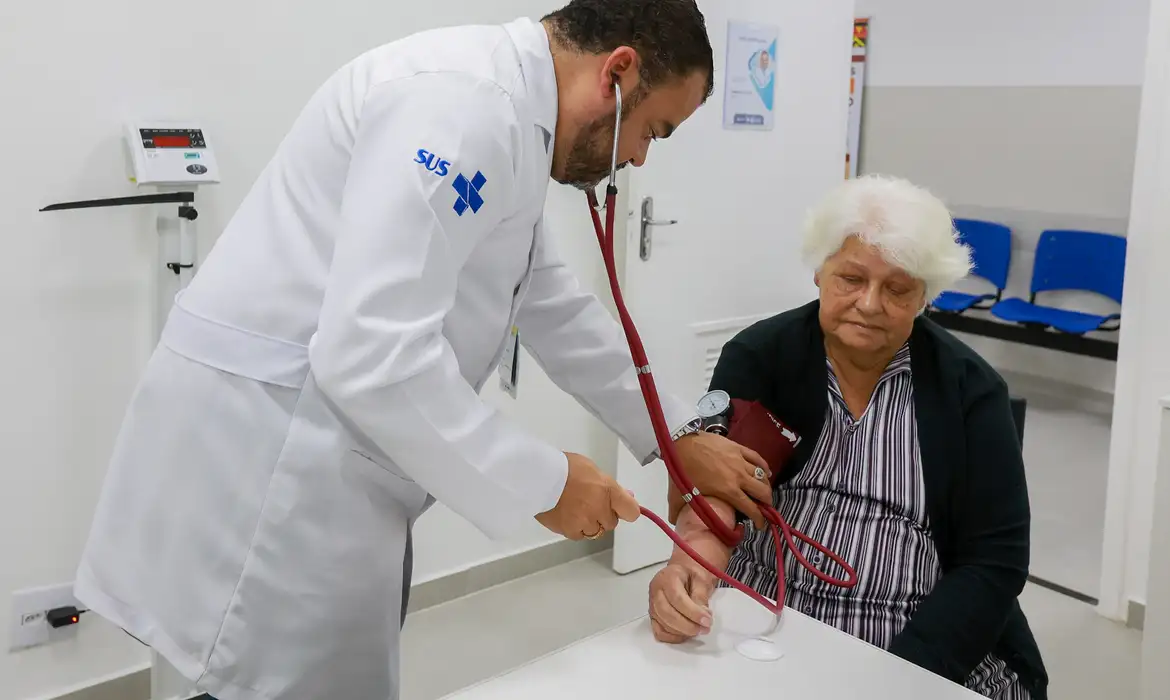 Vírus Sincicial Respiratório representa ameaça crescente para idosos no Brasil