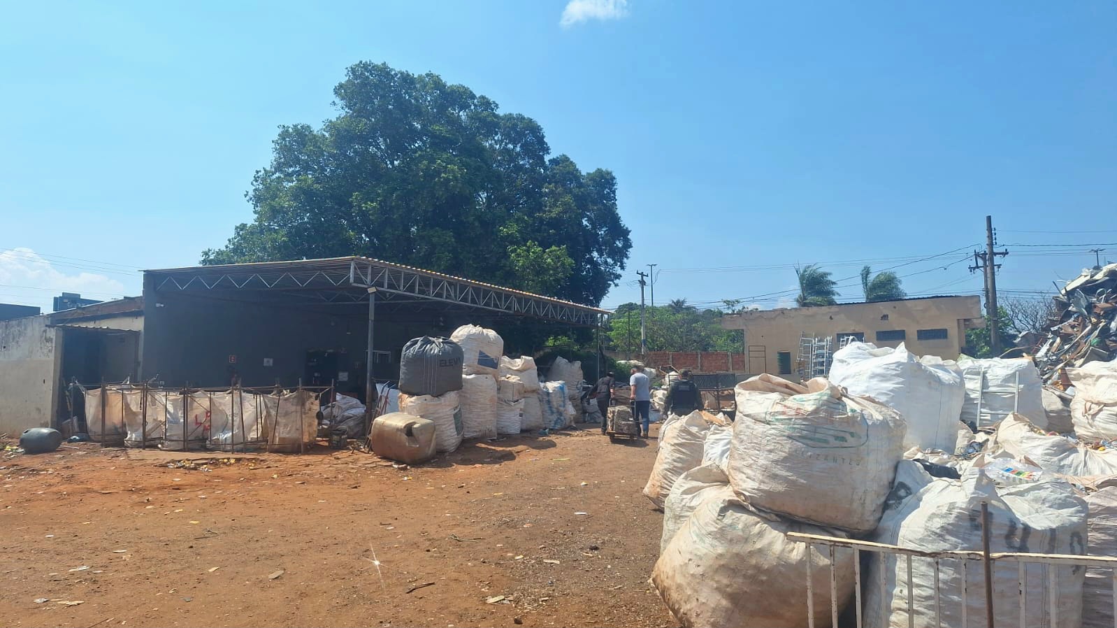 Guarda Civil Metropolitana aplica multas de R$ 20 mil a ferros-velhos em Campo Grande
