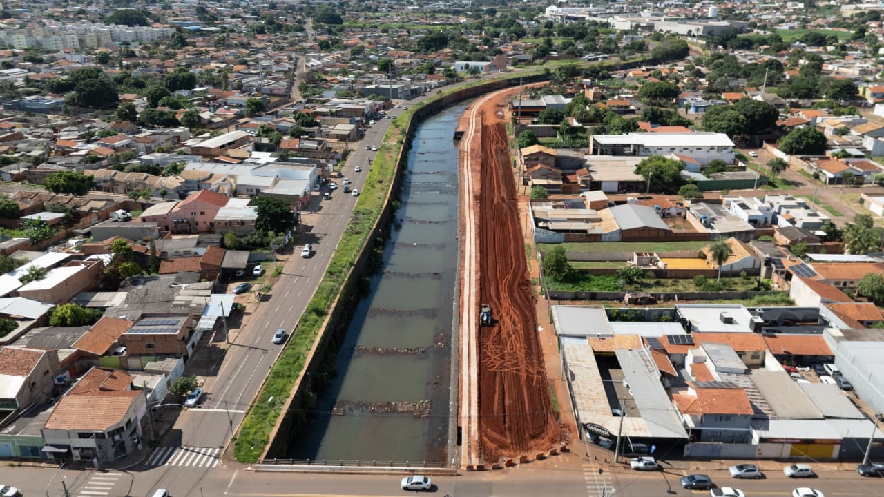 Obra na Avenida Ernesto Geisel avança para etapa de asfaltamento em Campo Grande