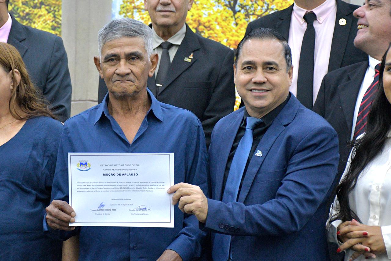 Câmara de Aquidauana homenageia servidor público Sebastião Escobar