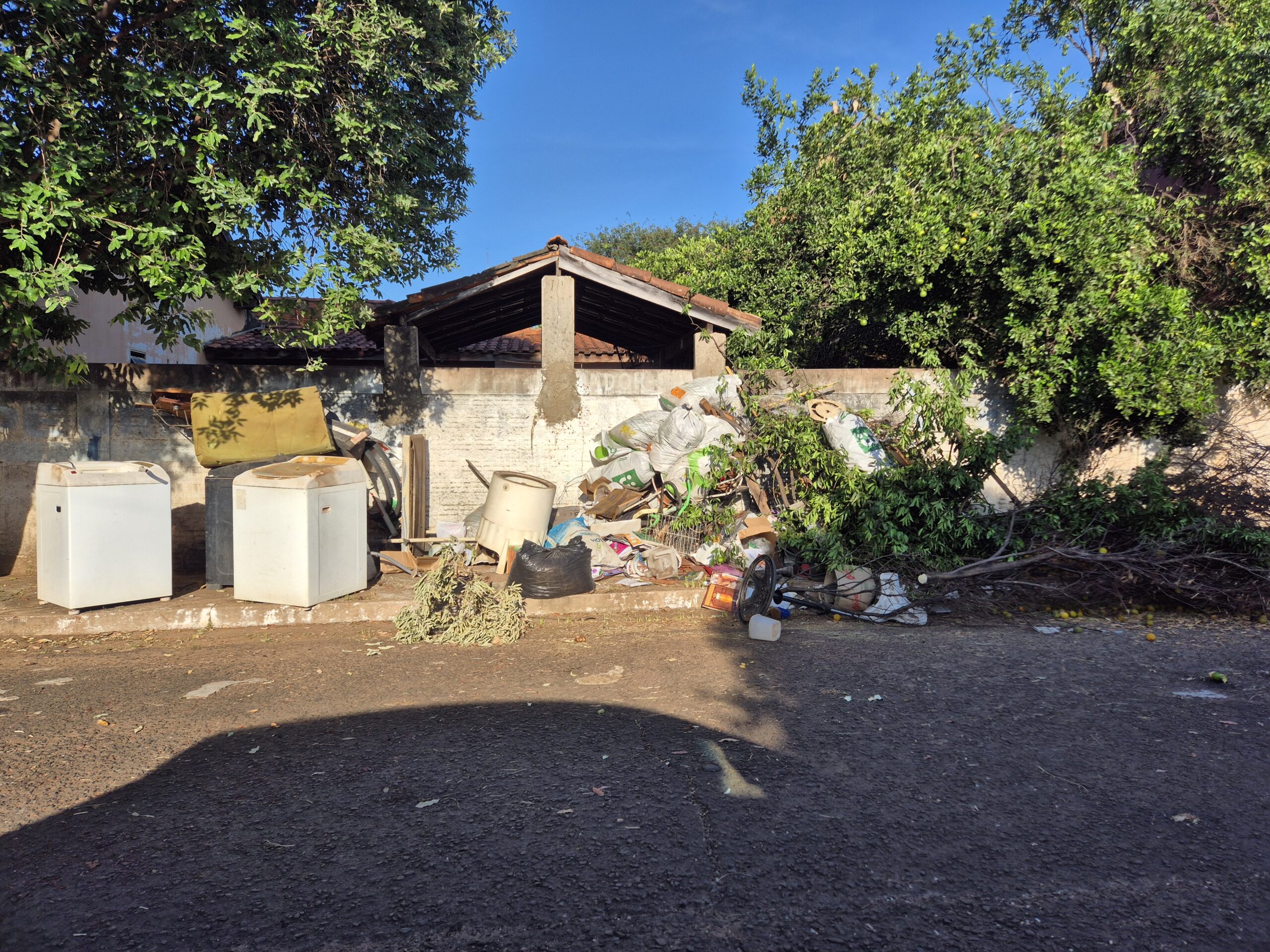 Mutirão Cidade Limpa reforça limpeza nas ruas da Vila Bancária