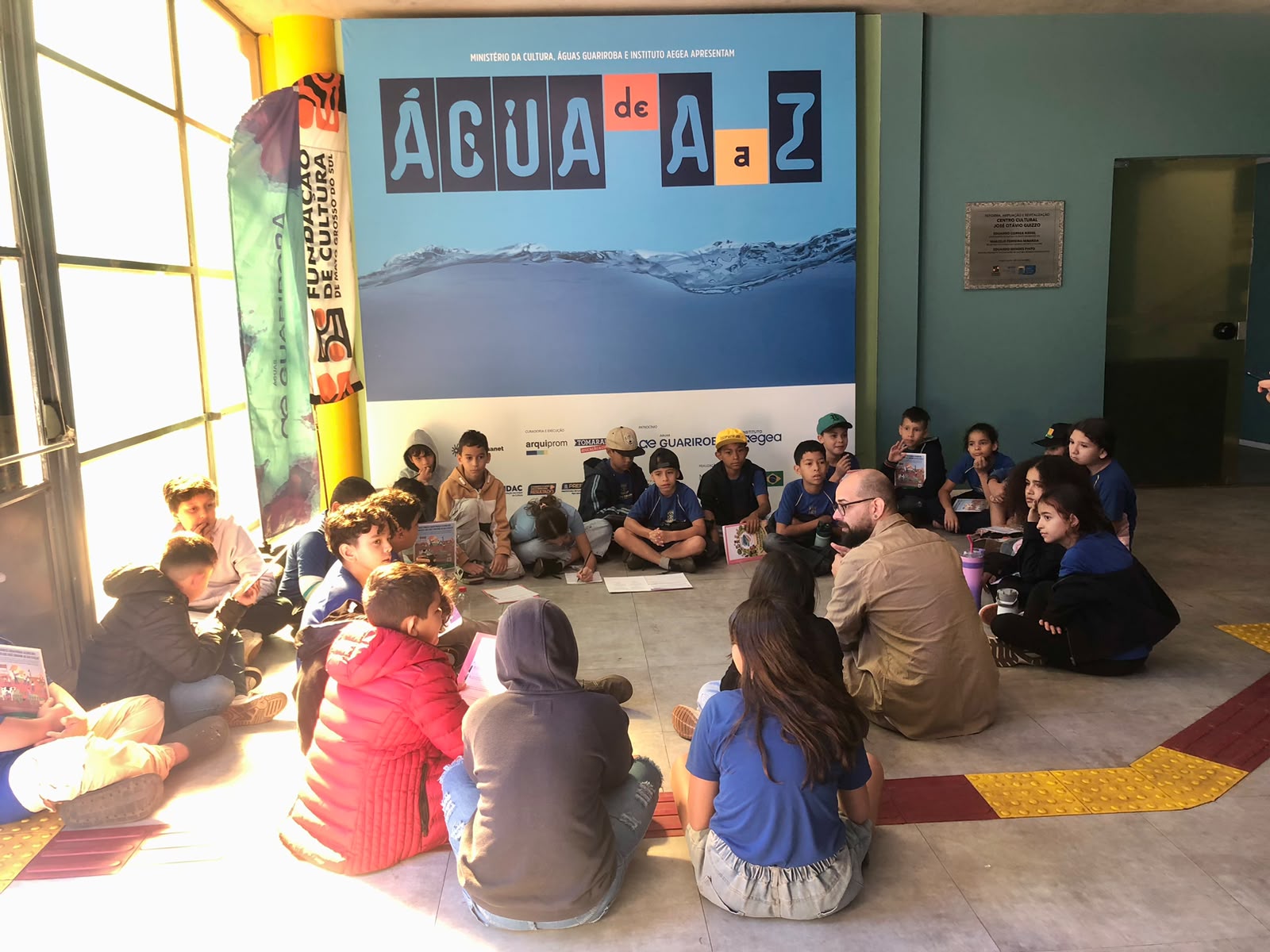 Estudantes da Escola Abel Freire Exploraram Exposição sobre Água em Campo Grande