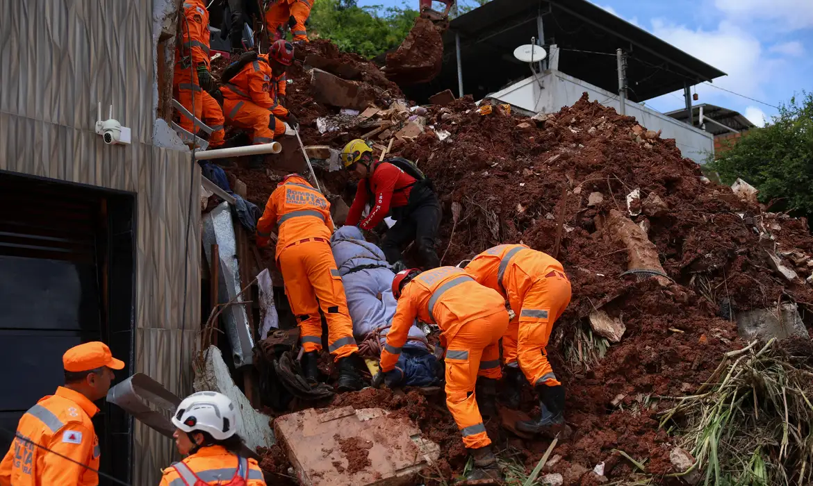 Chuvas em MG causam 47 mortes e deixam 20 desaparecidos