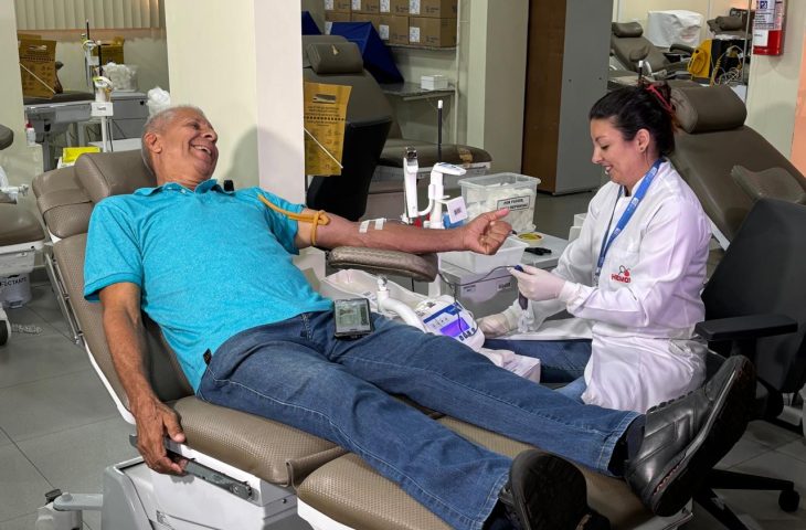 Domingos encerra 52 anos doando sangue e inspira nova geração