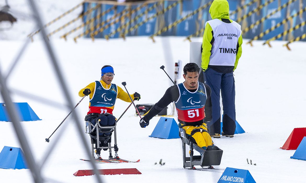 Brasil fecha Paralimpíada de Inverno com primeira medalha histórica