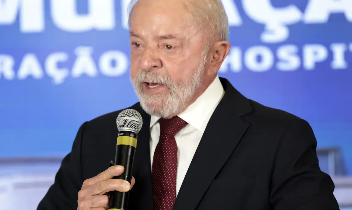 Lula anuncia inclusão de estudantes inadimplentes do FIES em plano contra endividamento