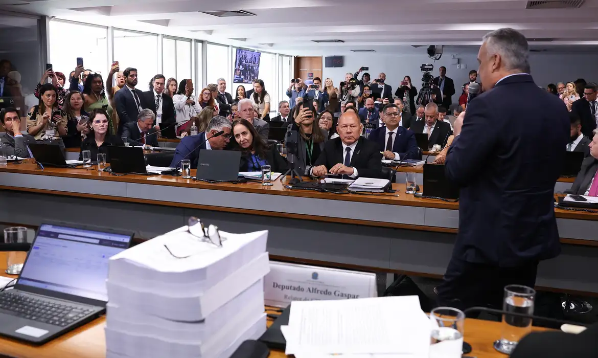 CPMI do INSS recomenda indiciamento de 216 envolvidos em esquema fraudulento