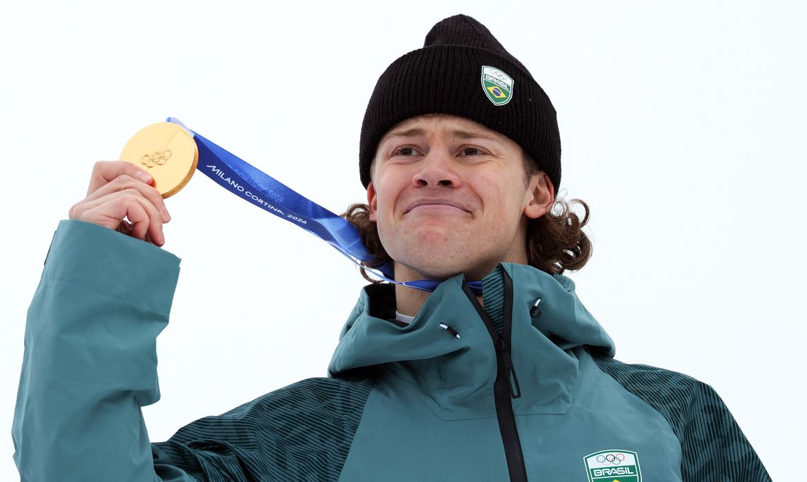 Lucas Pinheiro conquista ouro inédito para o Brasil no esqui olímpico