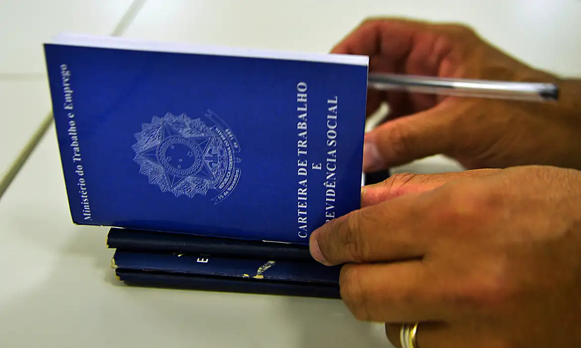 Brasil registra alta de 255 mil empregos formais em fevereiro