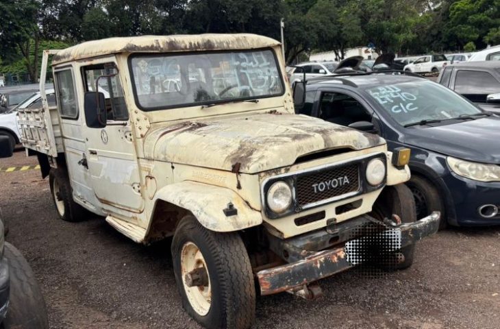 Detran-MS abre leilão com 182 veículos, incluindo Toyota Bandeirante 1988
