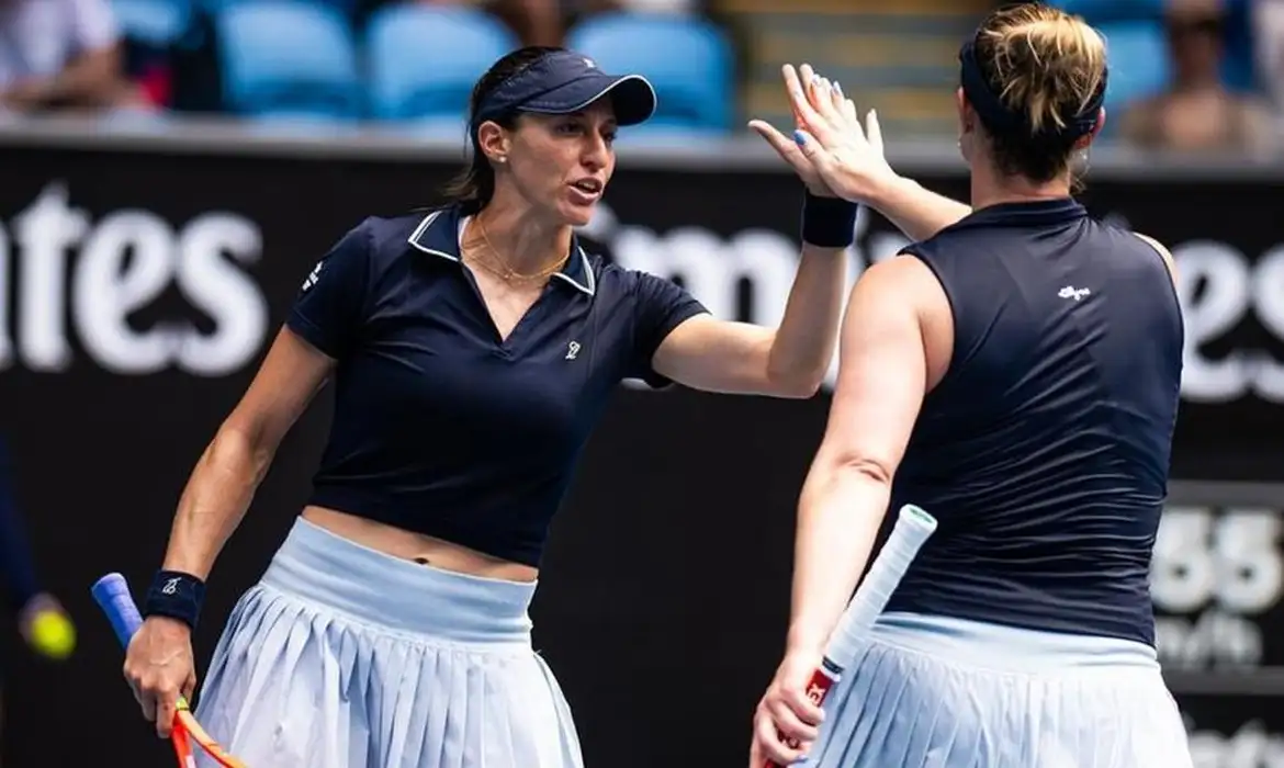 Luisa Stefani avança às oitavas de duplas em torneio de Dubai