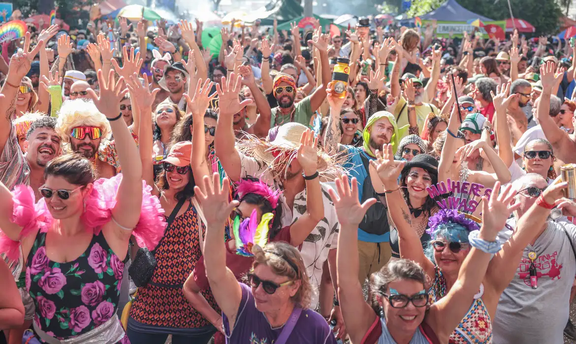 Bloco Charrete mantém tradição cultural e resistência no carnaval de Brasília