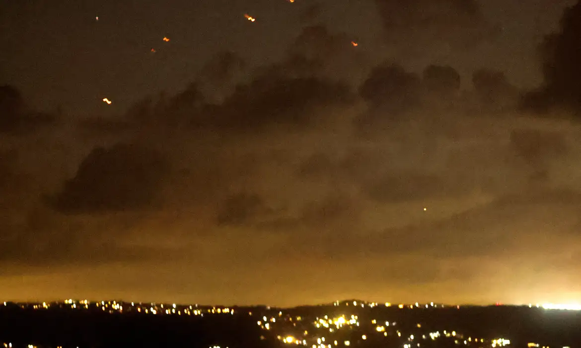 Hezbollah reinicia ataques e intensifica conflito com Israel no Líbano