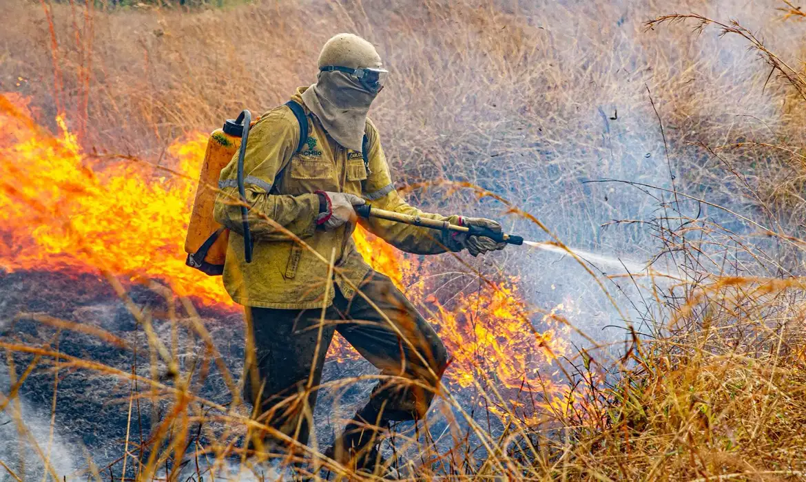 Brasil prepara ações robustas para combater incêndios florestais em 2026