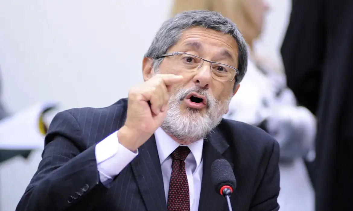 Ex-presidente da Petrobras alerta sobre insegurança energética do Brasil