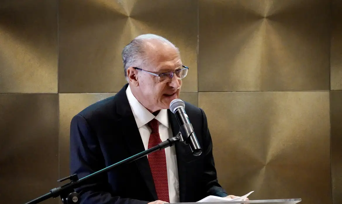 Alckmin deixará ministério em abril, mas mantém vice-presidência
