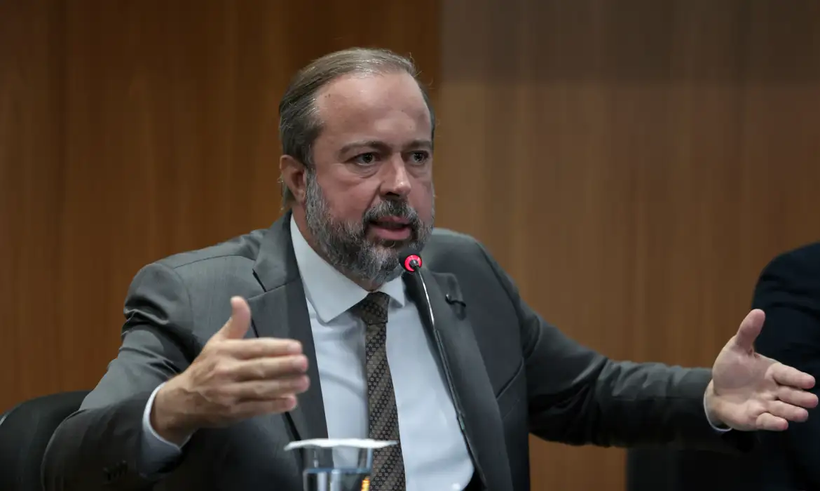 Governo intensifica fiscalização para conter alta abusiva dos combustíveis