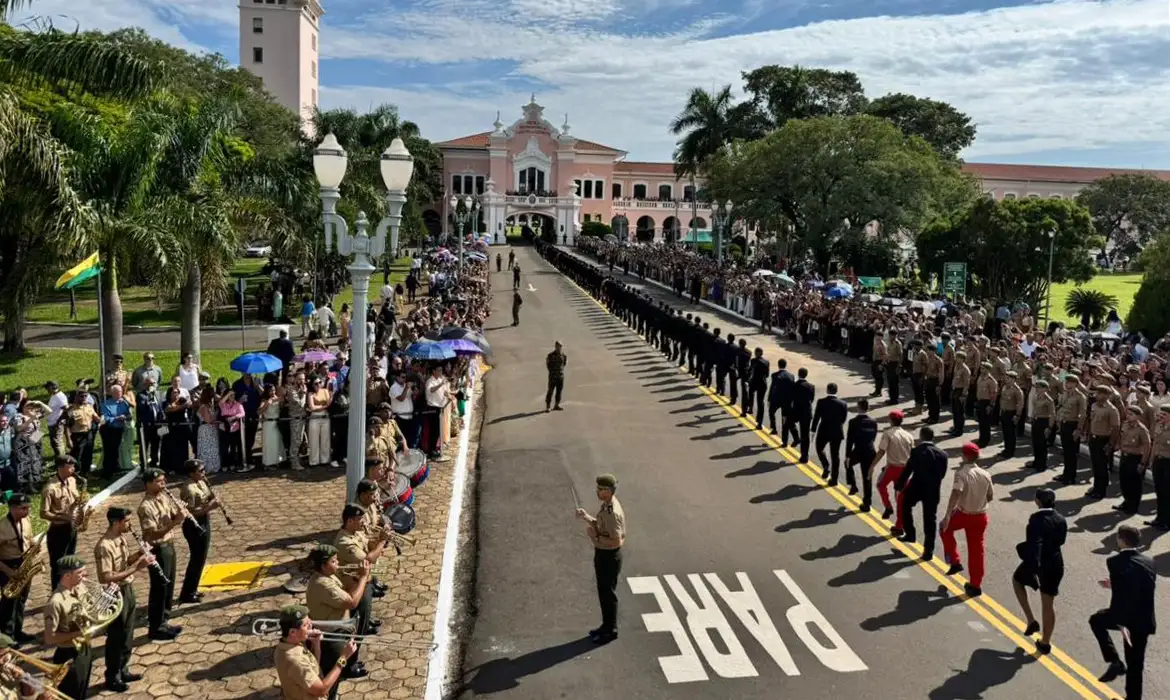 MPF cobra mais vagas para mulheres na escola de cadetes do Exército