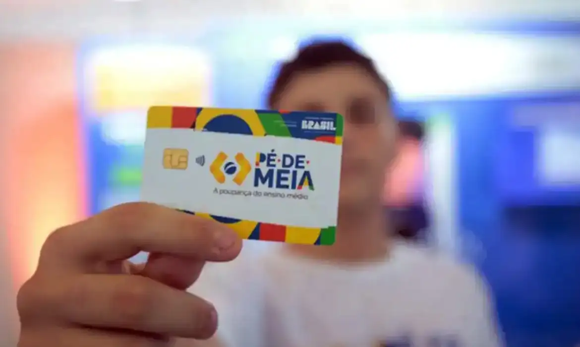 MEC libera incentivos do Pé-de-Meia para estudantes nascidos em setembro e outubro