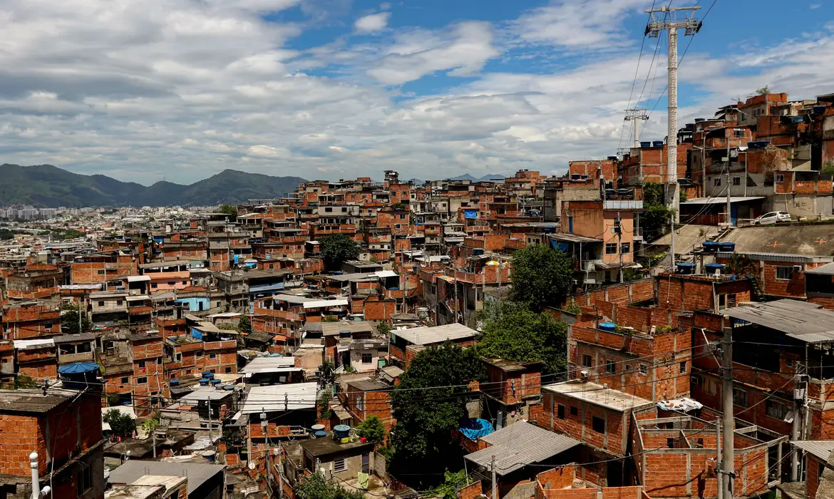 Favelas no Brasil quase triplicam área ocupada em 40 anos