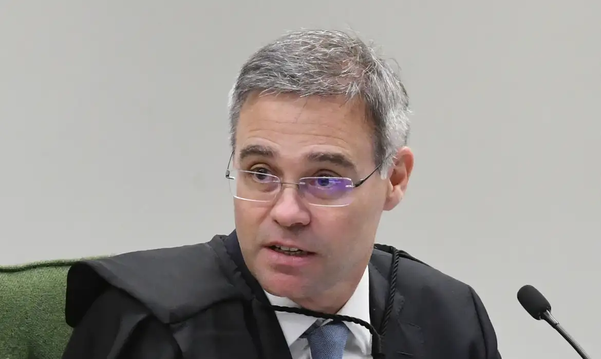 Ministro Mendonça destaca responsabilidade e serenidade no papel do juiz