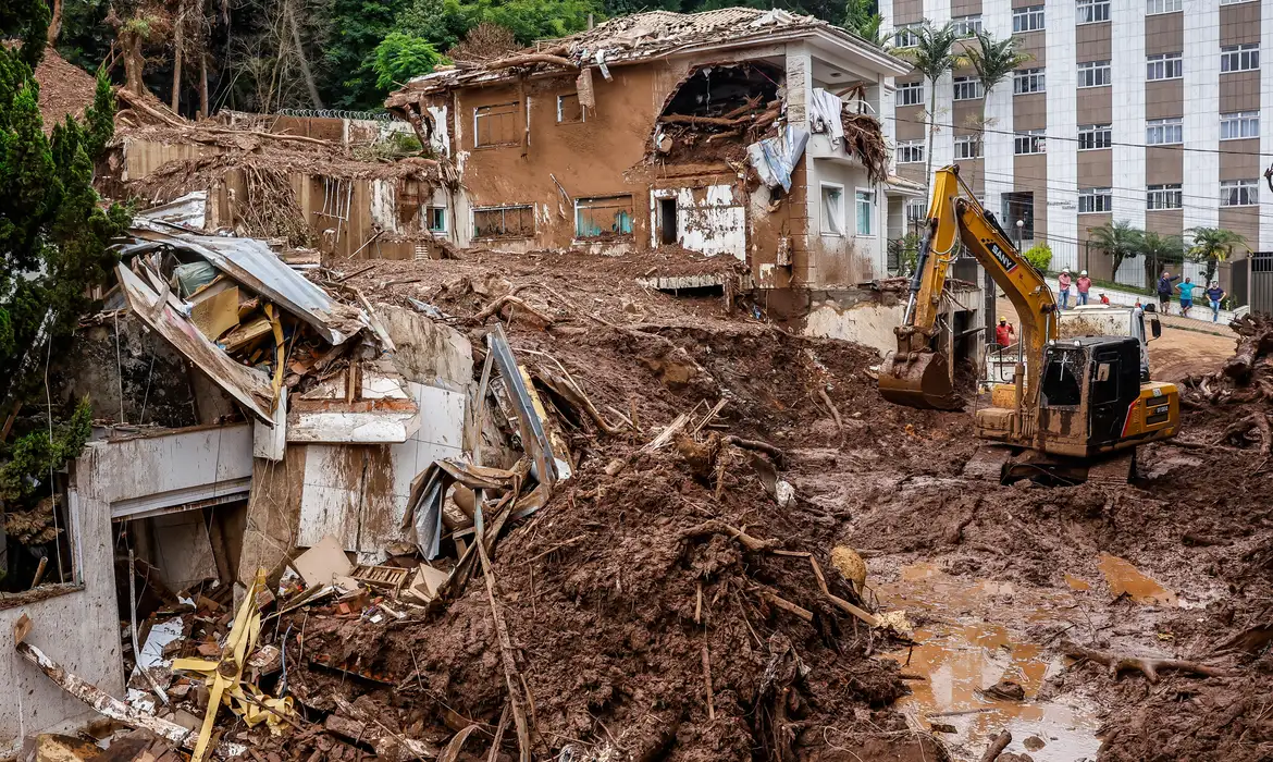 Chuvas em Minas Gerais deixam 72 mortos e causam destruição