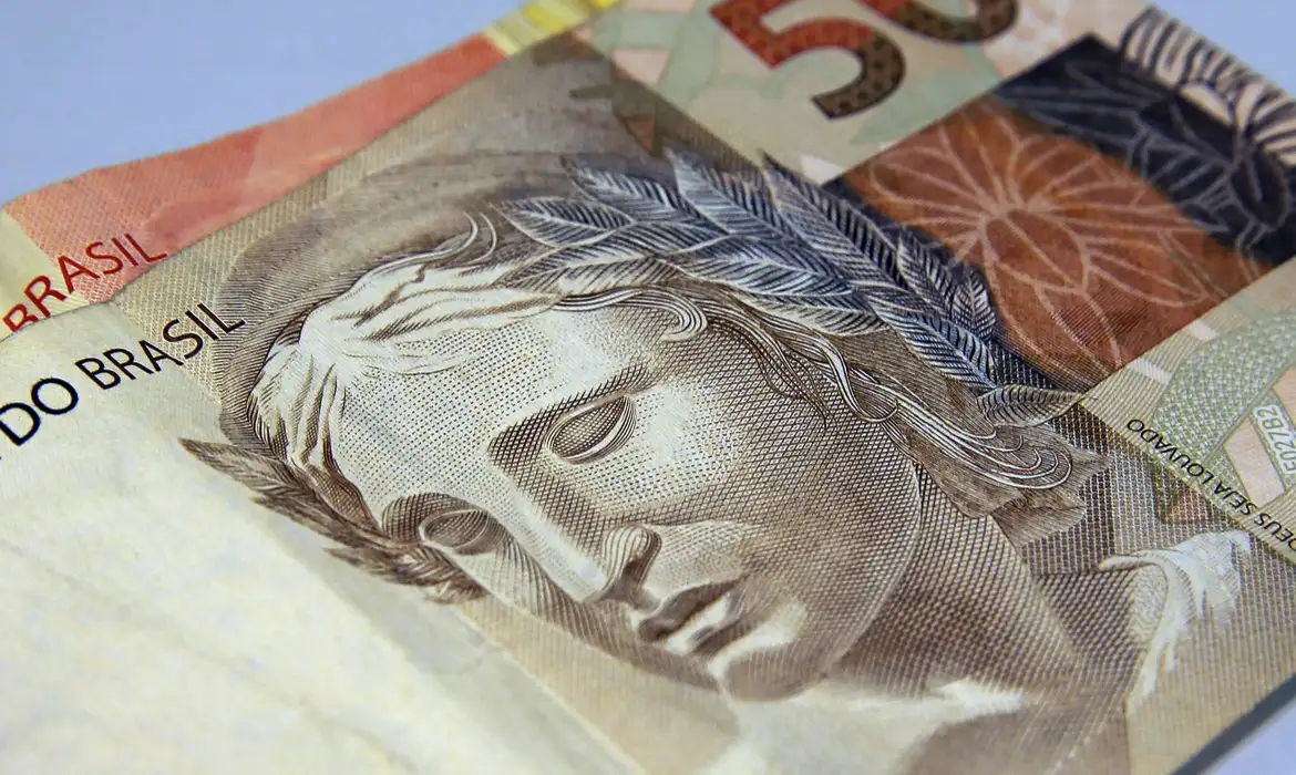 Caixa libera abono salarial para nascidos em fevereiro com até R$ 2.766