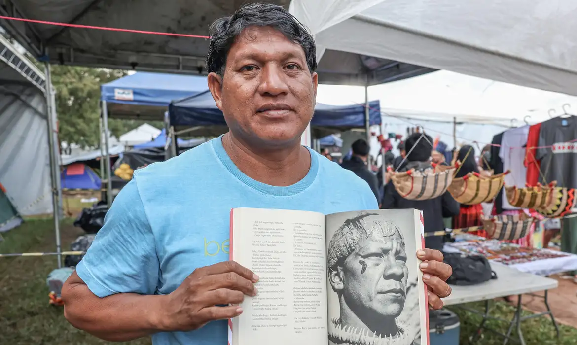 Líder indígena do Xingu aprendeu português para proteger aldeia e garantir direitos