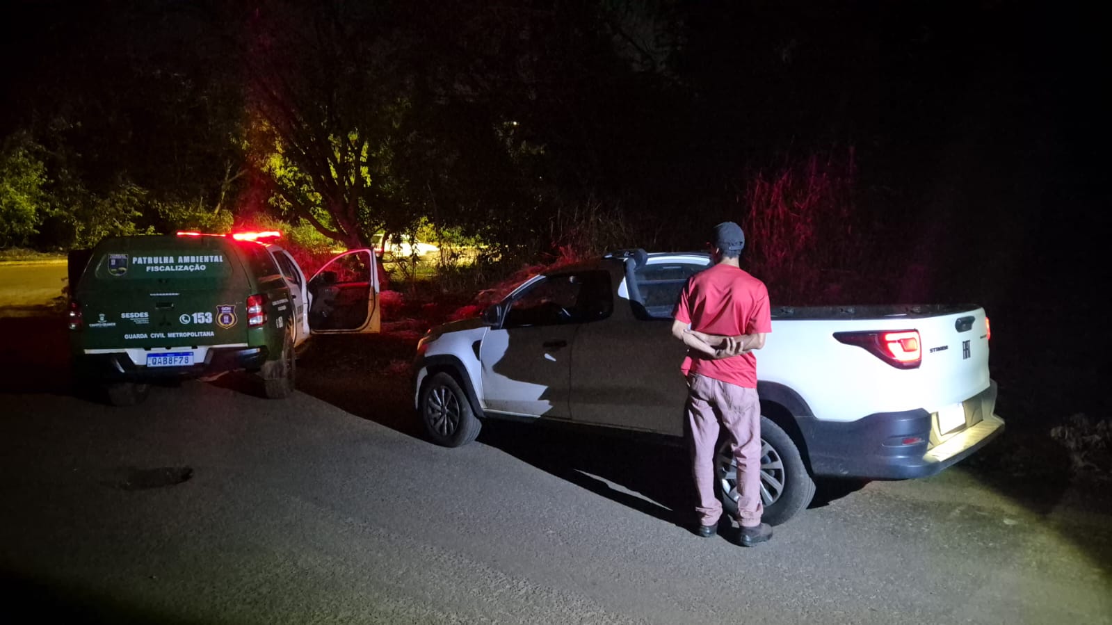 Homem é multado por descarte irregular de pneus em Campo Grande