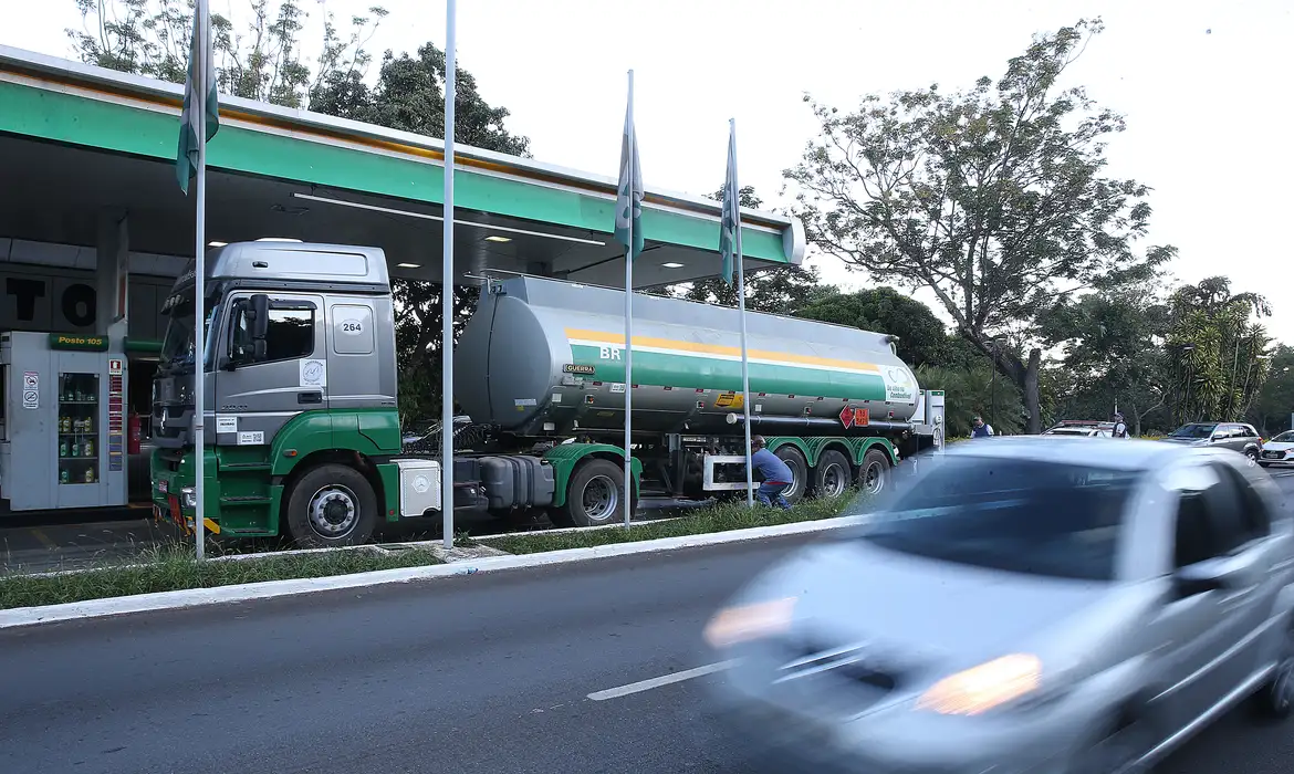 Mais de 80% dos estados aprovam subsídio para diesel importado